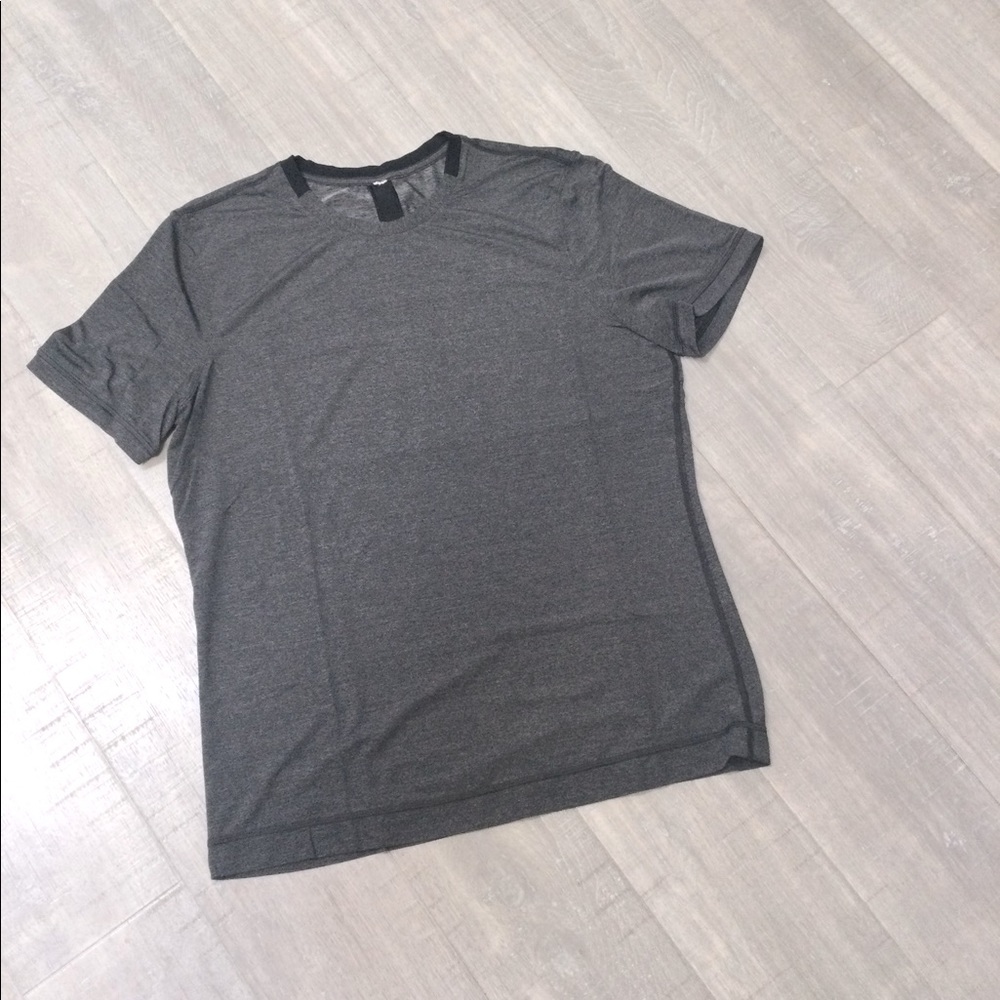 Men’s Lulu Lemon Short Sleeve Shirt size L